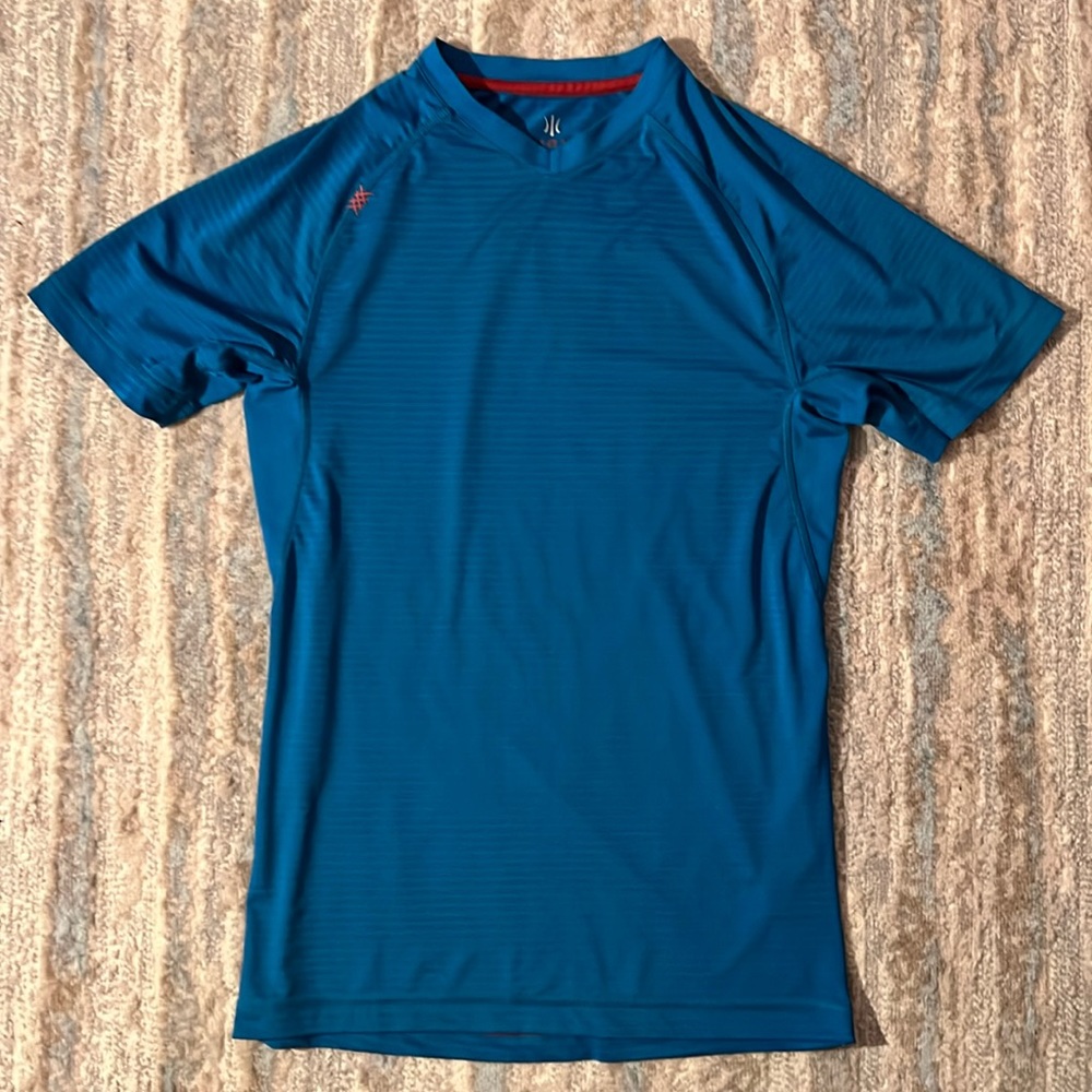 Men Small Rhône Sentry gym workout shirt blue teal used good condition